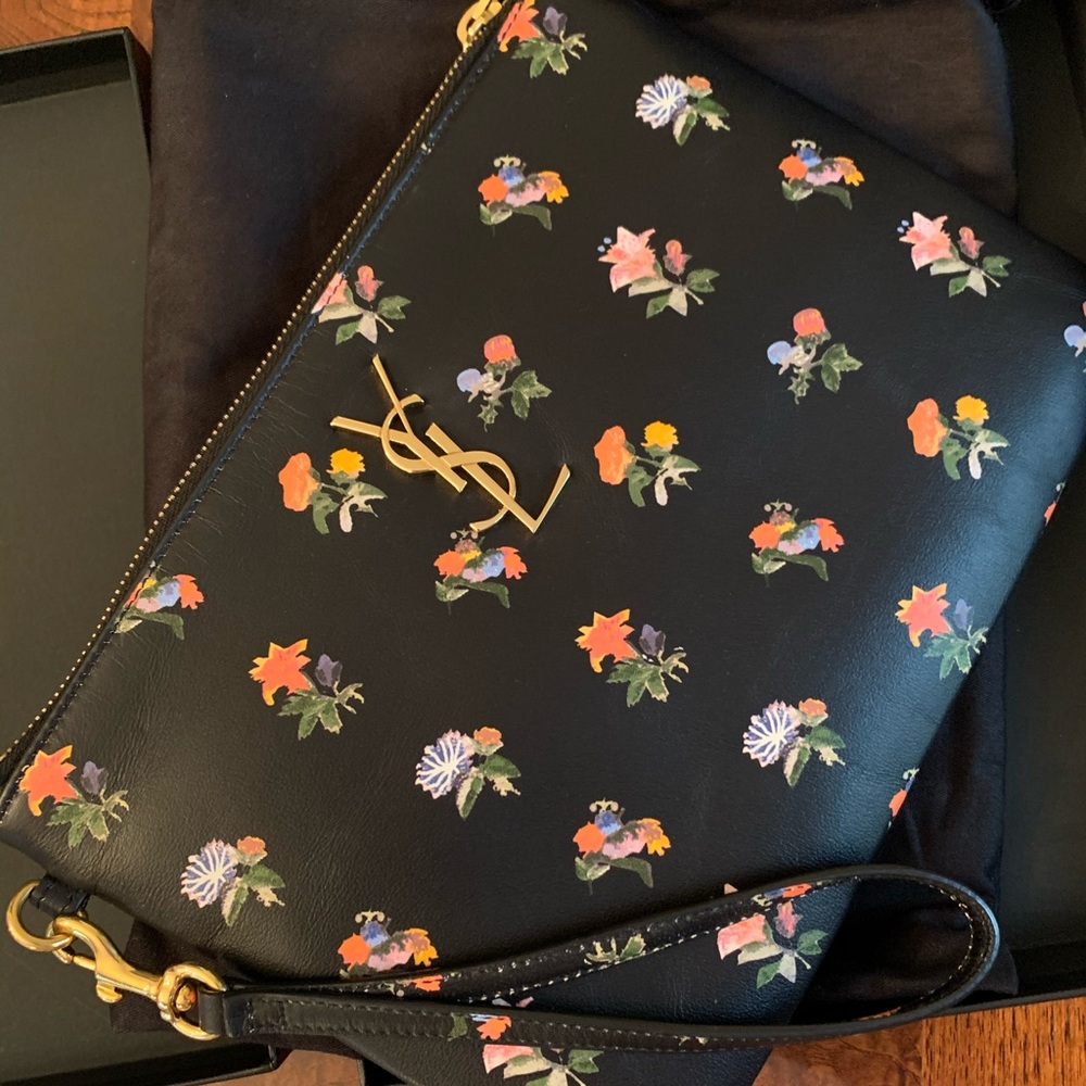 SOLD 🚨 YSL Clutch Pouch